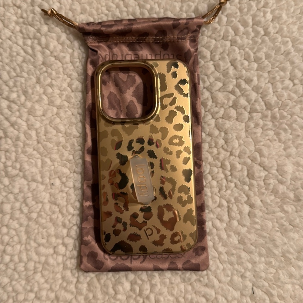 Loopy Gold Leopard iPhone 15 Pro